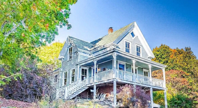 1800s South Bristol Farmhouse by RedAwning, Забронировать Дом для отпуска Отели Мэна с парковкой, Парковка