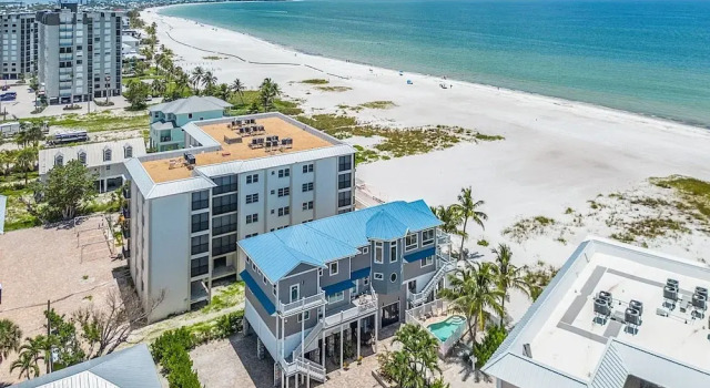 Коттедж ~island Girl~ Immaculate Gulf Front Duplex 5 Bedroom Home by RedAwning