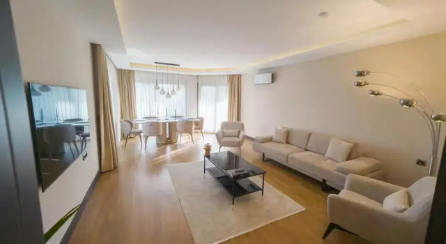 Семейный номер Standard с 3 комнатами с балконом и с видом на город Utopia Suite Residence1