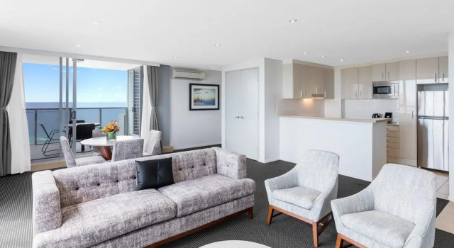 Люкс с 2 комнатами Meriton Suites Broadbeach