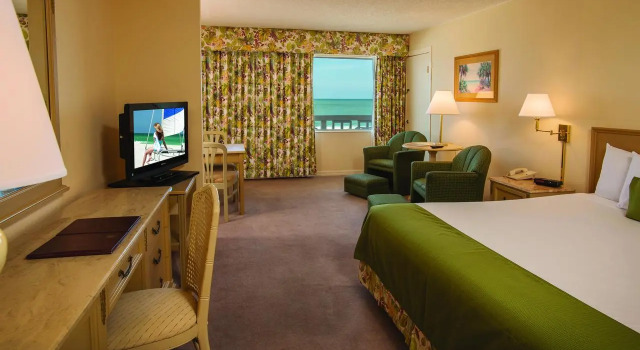 Номер Standard Sandcastle Resort at Lido Beach