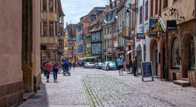 A 2 min à pied du centre ville historique - Balcon - Fibre Internet, Забронировать Апартаменты/квартира Отели Alsace Wine Route с парковкой, Парковка