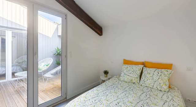 Bright 2BR Loft With a Quiet Patio, Varaa Hotelli Begles Gironde