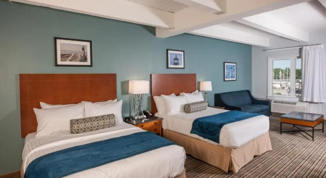 Четырёхместный номер Standard Rockland Harbor Hotel