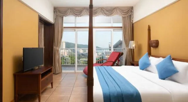 Люкс с видом на море Azure Bay Resort
