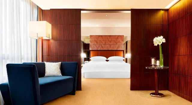 Двухместный люкс клубный Luxury c 1 комнатой Sheraton Hong Kong Hotel & Towers