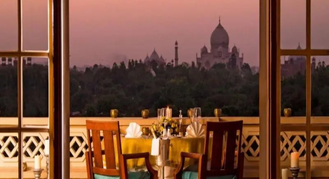 Двухместный люкс Deluxe с балконом The Oberoi Amarvilas Agra