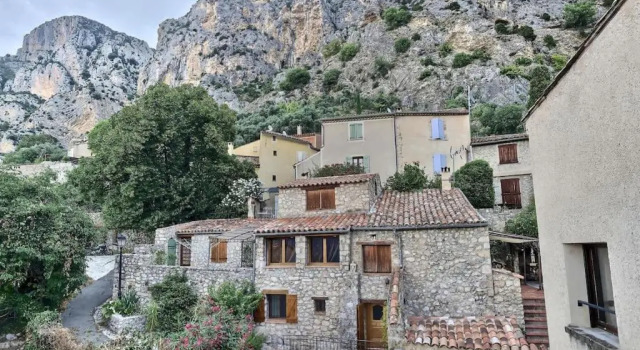 Апартаменты Studio vue sur la roche, au calme Moustiers #1