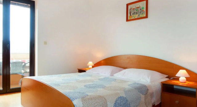 Rosic (KRK217), Prenota Hotel Hotel a Isole Quarnerine con parcheggio, Parcheggio