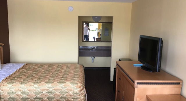 Четырёхместный номер Standard Budget inn Tarboro