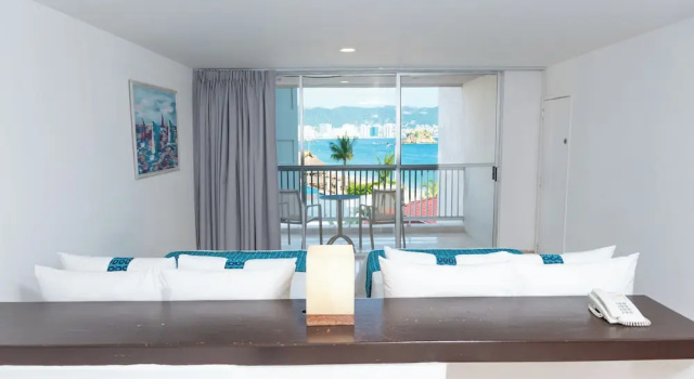Четырёхместный люкс с частичным видом на море Ritz Acapulco Hotel All Inclusive