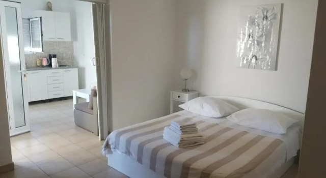 Апартаменты Цокольный этаж с балконом Apartments Adrian