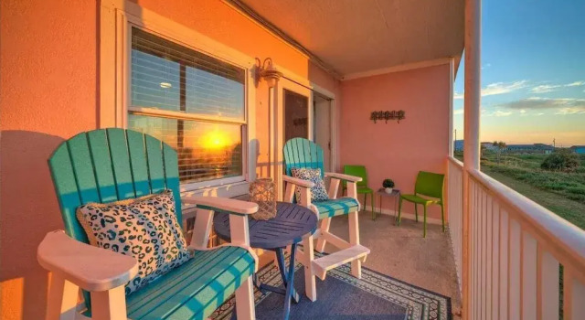 Апартаменты Oceanfront Condo w/ Private Balcony Pool + Tennis Bubbly Blew by Avantstay