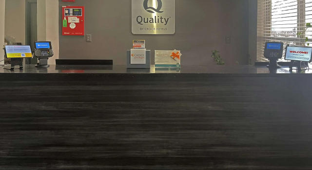 Quality Inn & Suites Cincinnati Sharonville, Забронировать Отель Шаронвилл штат Огайо