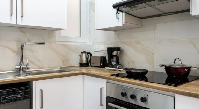 Vibe - 1 BR APt & Balcony in Larnaca, Book Apartment Larnaka Larnaca Region
