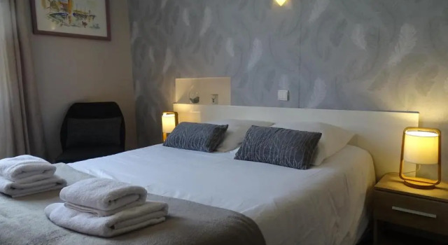Номер Superior Logis Hôtel AMBROISE