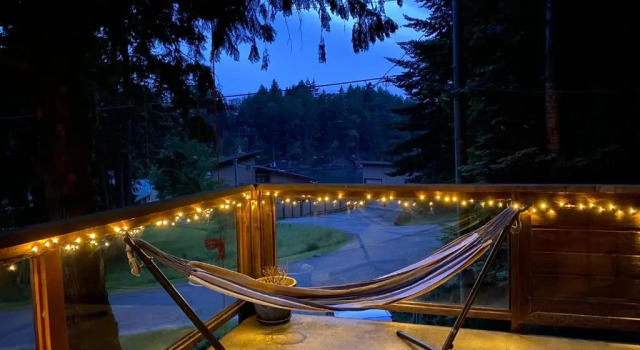 Cozy 2 bedroom cabin next to trails and beaches., Prenota Hotel Pender Island Gulf Islands