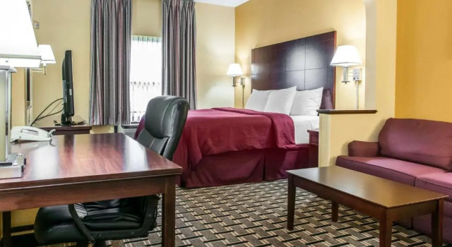Люкс Clarion Inn & Suites Indianapolis Northwest