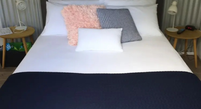 Cedars Rest Bed & Breakfast, Prenota Hotel Gin Gin Queensland