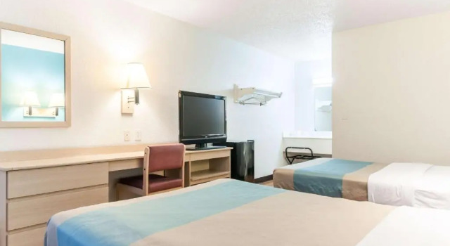 Четырёхместный номер Standard Motel 6-Farmington Hills, MI - Northwest - Farmington Hills