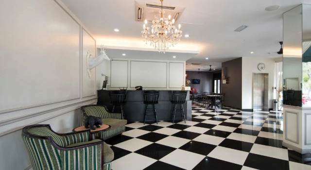 Luscious Hotel