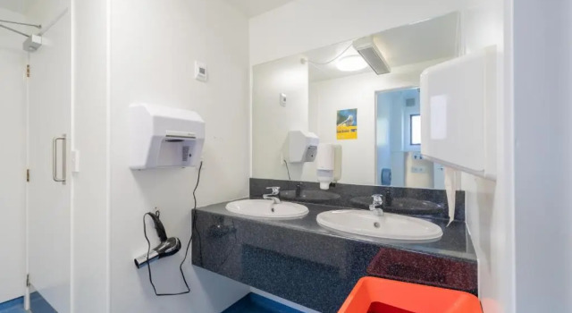 Кровать в общем номере Te Anau Central Backpackers