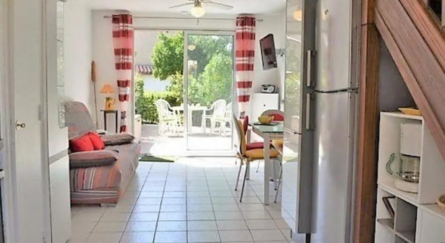 Maison Le Lavandou, 2 pièces, 6 personnes - FR-1-251-156, Забронировать Отель Отели Ле-Лаванду с бассейном, Бассейн