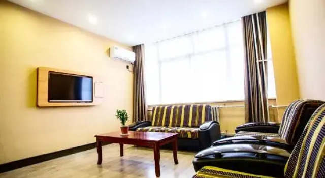 Люкс Deluxe Shankee Hotel (Liaocheng Dongchang Lake Railway Station High Speed Railway Station)