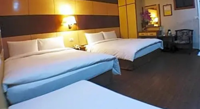 Четырёхместный номер Standard Fu Chia Hotel