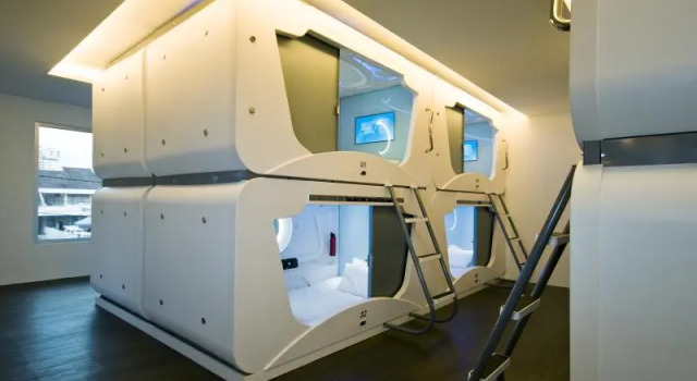Кровать в общем номере M Qube Hotel