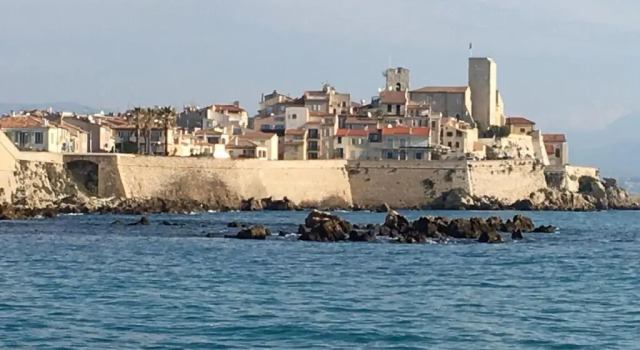 Апартаменты Charmant studio vieil Antibes