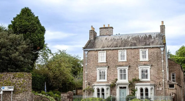 Redmayne House in Kirkby Stephens, Забронировать Дом для отпуска Отели Камбрия с парковкой, Парковка
