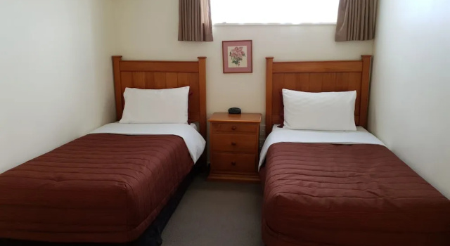 Семейные апартаменты с 2 комнатами Rosewood Court Motel