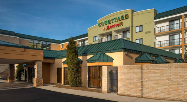 Courtyard by Marriott Cleveland Beachwood, Забронировать Отель Отели Бичвуд с завтраком, рядом с Центр еврейского наследия имени Мальца, Завтраки