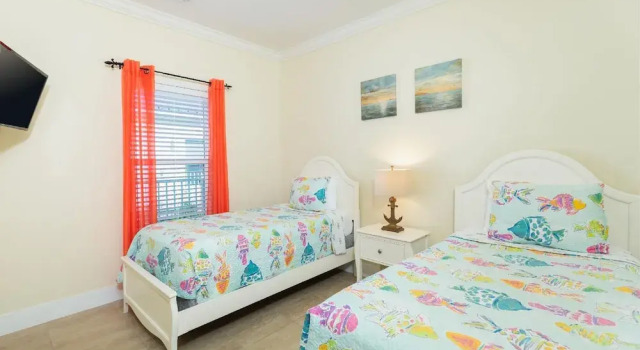 1 Beautiful 4 Bed 3 Bath Pool Home w Free Dock, Забронировать Дом для отпуска Отели Маратон с парковкой, рядом с Fishermen's Community Hospital, Парковка