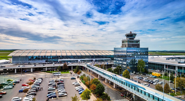 Двухместный номер Standard with Airport Runaway view Courtyard by Marriott Prague Airport