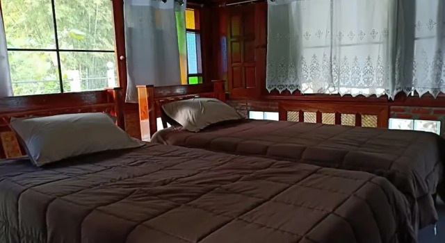 Rim Nam Kong Homestay & Campsite, Varaa Leirintäalue Hotellit North-Eastern Thailand pysäköinnillä, Pysäköinti
