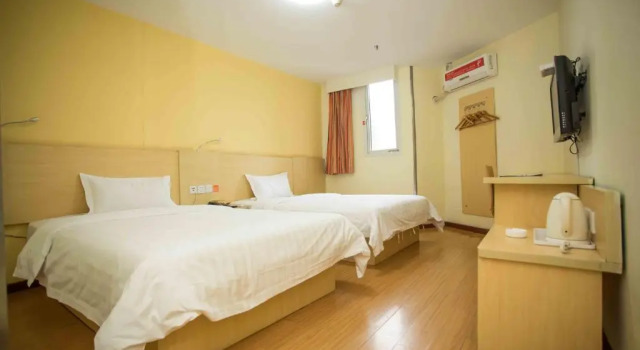 Двухместный номер Standard 7Days Inn Huizhou West Lake