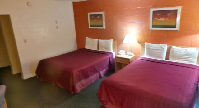 Четырёхместный номер Standard Relax Inn Yreka
