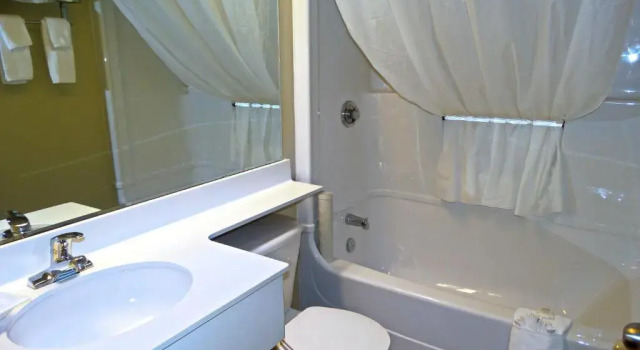 Четырёхместный номер Standard Amsterdam Inn & Suites, an Ascend Collection Hotel