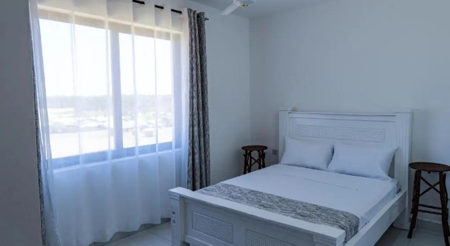 Light House- 1 BR- 43 inch Smart TV- Hot Shower, Забронировать Отель Отели Момбасы с парковкой, рядом с Haller Park, Парковка