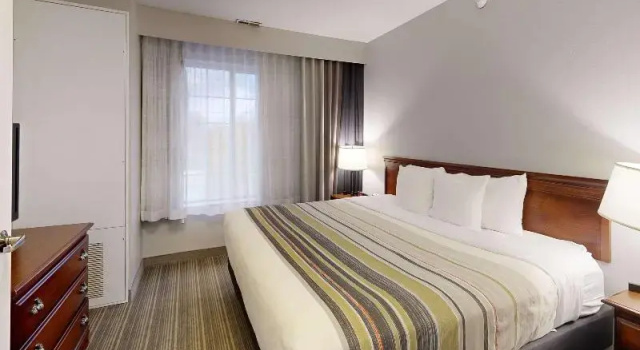 Люкс Country Inn & Suites by Radisson, Michigan City, IN