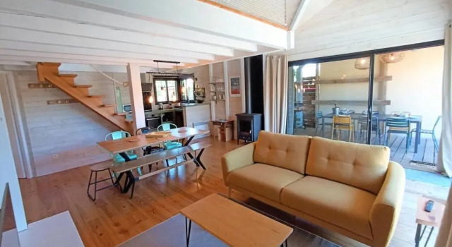 Коттедж Very Nice Wood Frame House With Garden