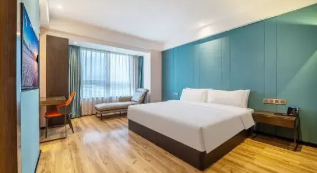 Люкс Deluxe Dishang Boutique Hotel (Shanghai Lingang Baolong Plaza Branch)