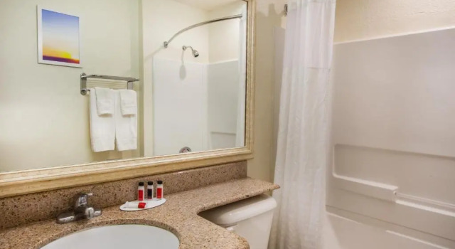 Двухместный номер Standard Days Inn & Suites by Wyndham Antioch