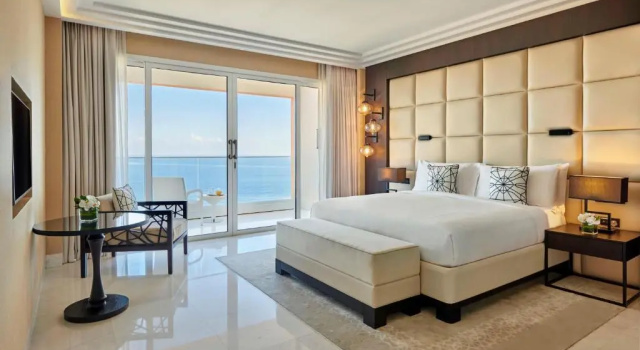 Люкс Royal Fairmont Fujairah Beach Resort