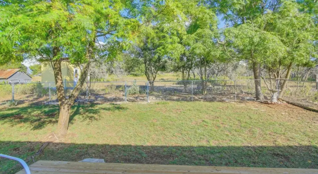 Коттедж Ranch Cabin w/ Decks, 10 Mi to Fredericksburg