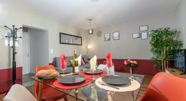 Апартаменты Le Red St Léon : Lit Queen Size * WIFI * Idéal Couple