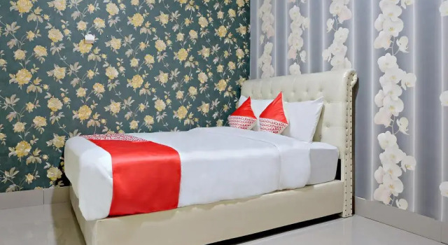 OYO 2595 Hotel Jinan Makassar, Prenota Hotel Hotel a Sulawesi con piscina, Piscina