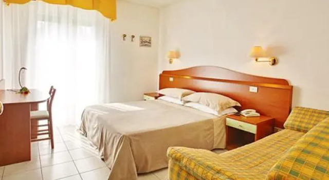 Трёхместный номер Standard с балконом Hotel Miramare